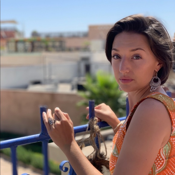 Meet your Posher, Kayla - Picture 2 of 3